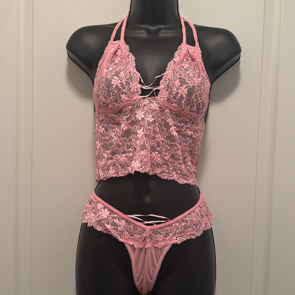 🔥NWOT Pink Lace Lingerie Set with Floral Detailing
